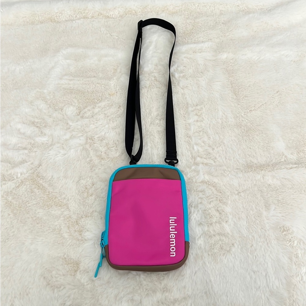 LULULEMON EASY ACCESS CROSSBODY